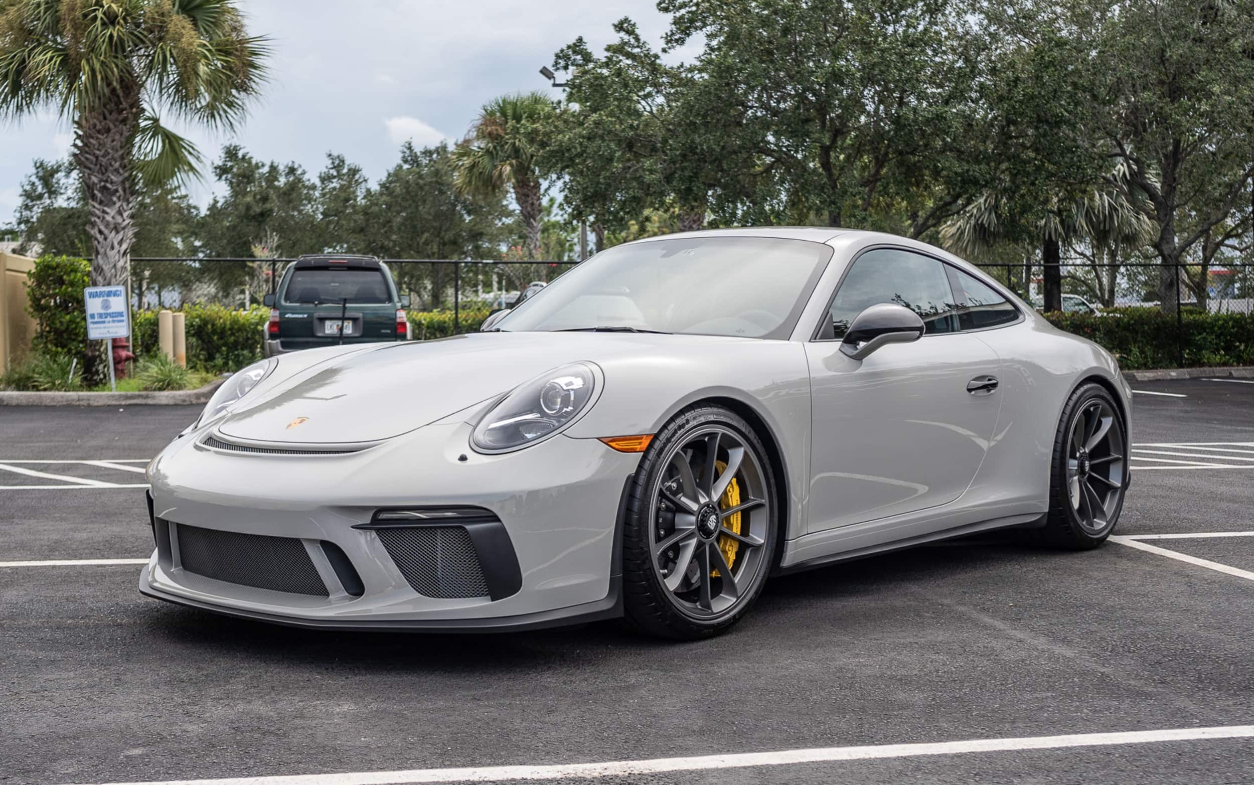 2018 Porsche 911 GT3 Touring in Chalk