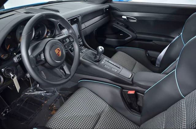 2018 Porsche 911 GT3 Touring in Exterior in Custom Color Non-Metallic — photo 4