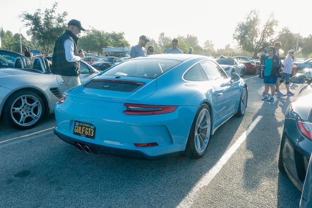2018 Porsche 911 GT3 Touring in Exterior in Custom Color Non-Metallic — photo 3