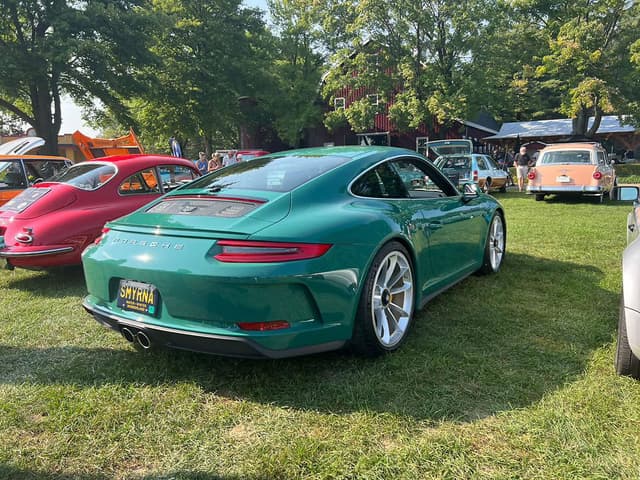 2018 Porsche 911 GT3 Touring in Exterior in Custom Color Non-Metallic — photo 2