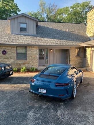 2018 Porsche 911 GT3 Touring in Exterior in Custom Color Non-Metallic — photo 4
