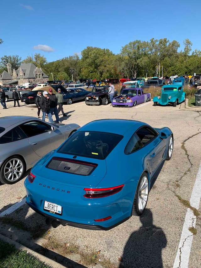 2018 Porsche 911 GT3 Touring in Exterior in Custom Color Non-Metallic — photo 6