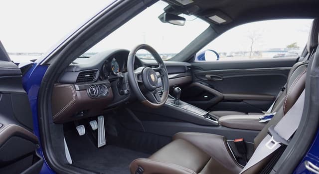 2019 Porsche 911 GT3 Touring in Exterior in Custom Color Non-Metallic — photo 6