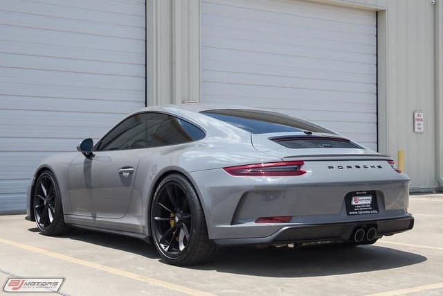 2018 Porsche 911 GT3 Touring in Exterior in Custom Color Non-Metallic — photo 4