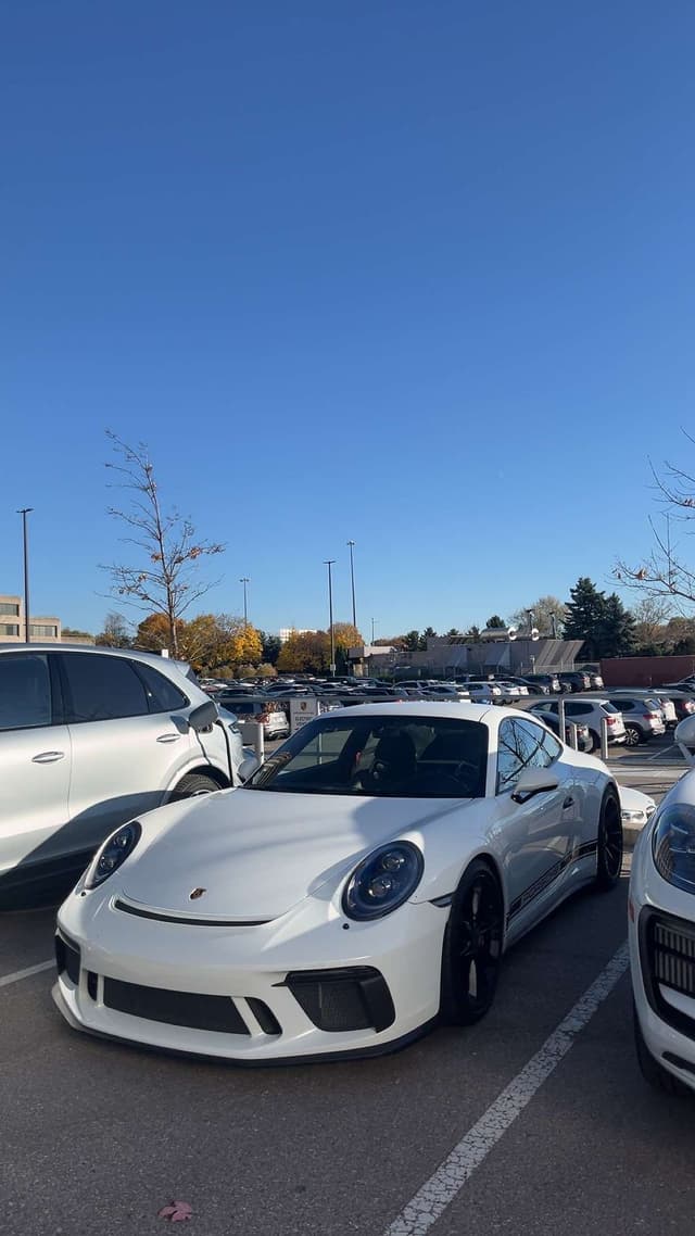 2018 Porsche 911 GT3 Touring in White — photo 4