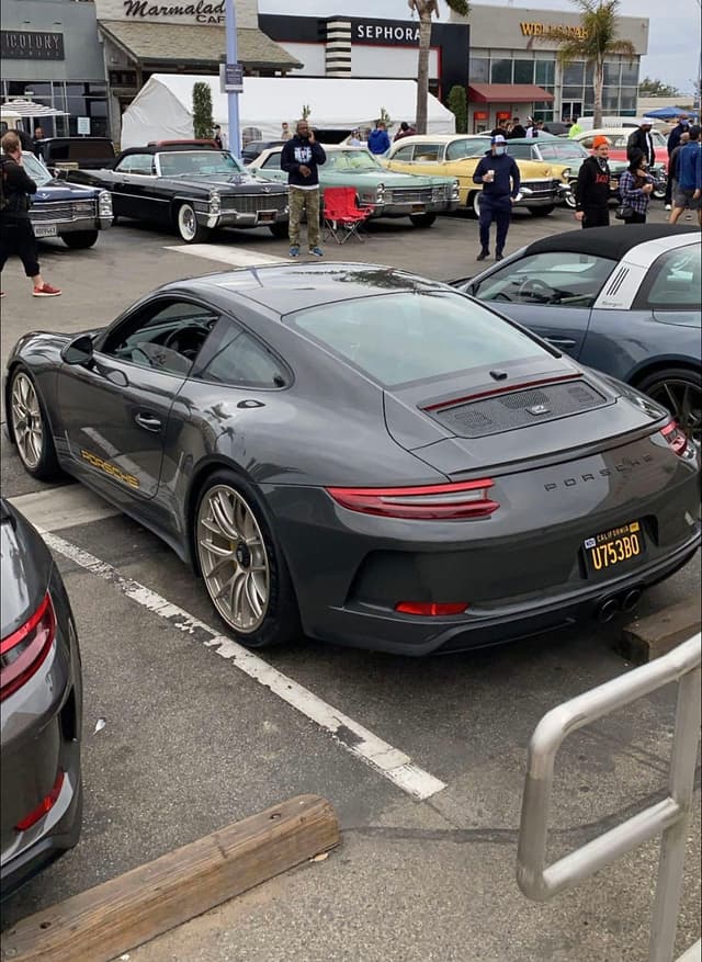 2018 Porsche 911 GT3 Touring in Exterior in Custom Color Non-Metallic — photo 3