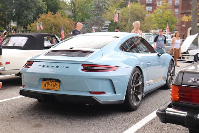 2018 Porsche 911 GT3 Touring in Exterior in Custom Color Non-Metallic — photo 3