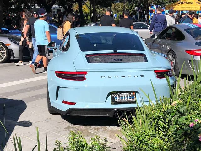 2018 Porsche 911 GT3 Touring in Exterior in Custom Color Non-Metallic — photo 5