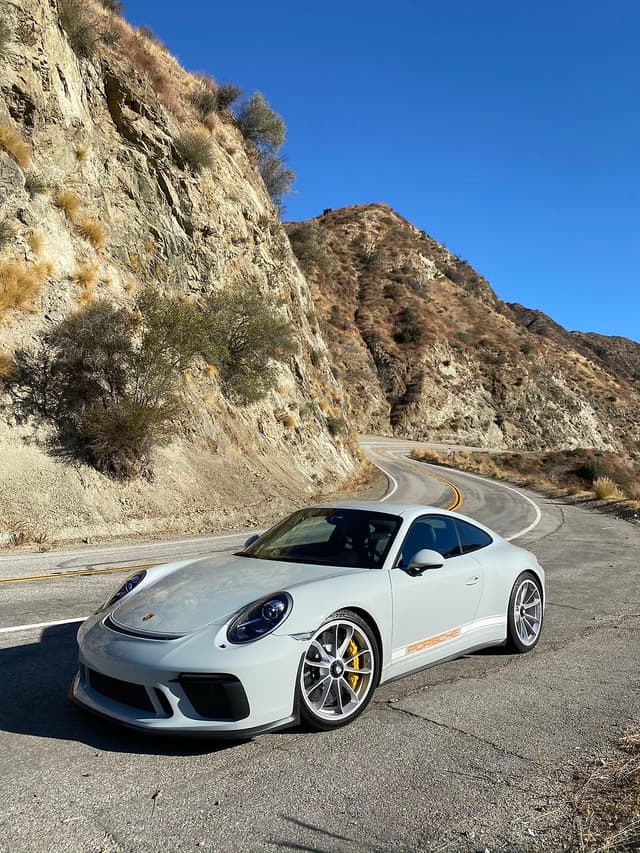 2018 Porsche 911 GT3 Touring in Exterior in Custom Color Non-Metallic — photo 5