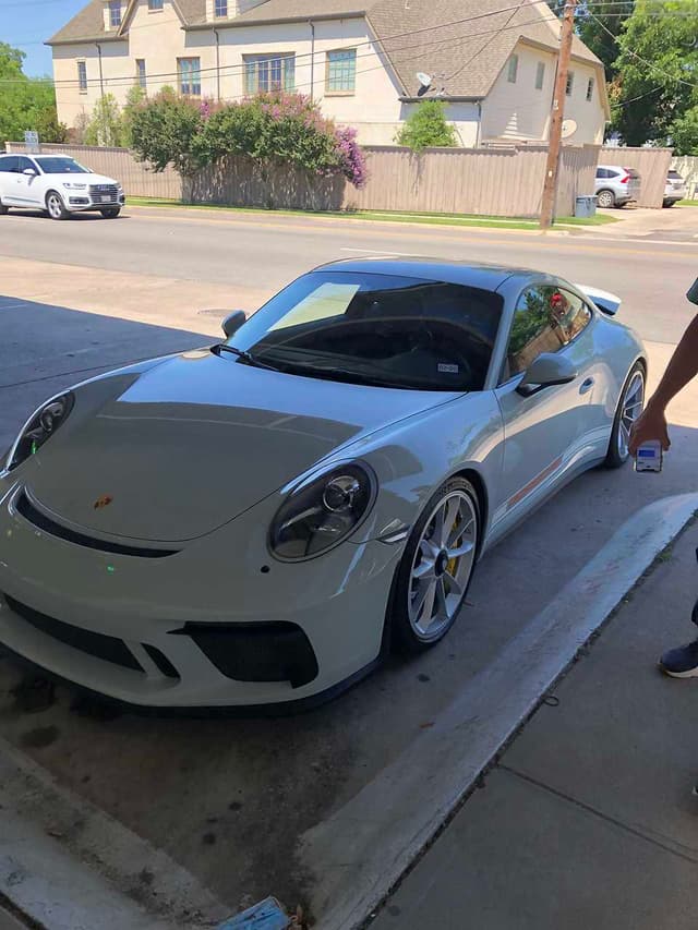 2018 Porsche 911 GT3 Touring in Exterior in Custom Color Non-Metallic — photo 9