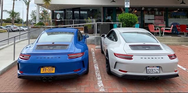 2018 Porsche 911 GT3 Touring in Exterior in Custom Color Non-Metallic — photo 5