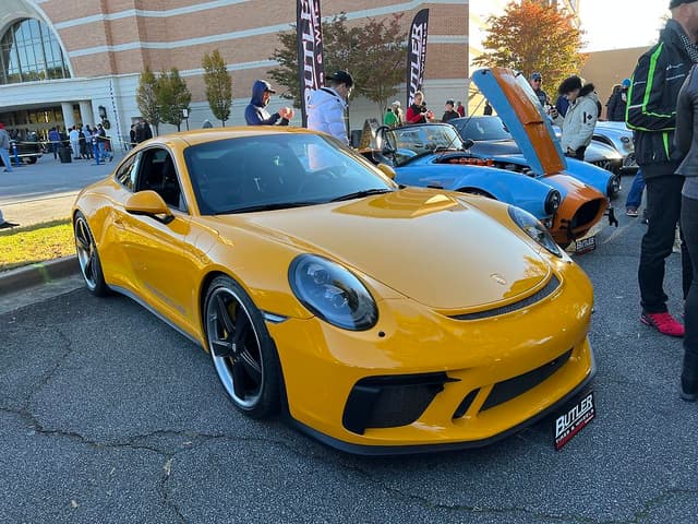 2018 Porsche 911 GT3 Touring in Exterior in Custom Color Non-Metallic — photo 3