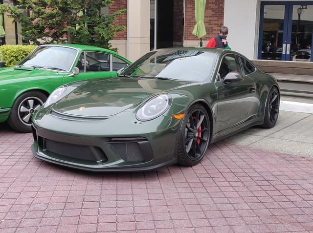 2018 Porsche 911 GT3 Touring in Exterior in Custom Color Metallic — photo 4
