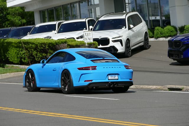 2018 Porsche 911 GT3 Touring in Exterior in Custom Color Non-Metallic — photo 3