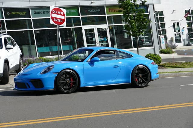 2018 Porsche 911 GT3 Touring in Exterior in Custom Color Non-Metallic — photo 4