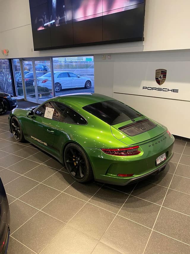 2018 Porsche 911 GT3 Touring in Exterior in Custom Color Metallic — photo 4
