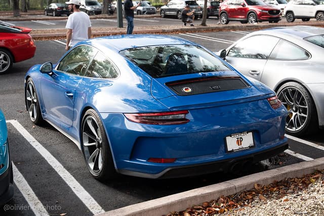 2018 Porsche 911 GT3 Touring in Exterior in Custom Color Non-Metallic — photo 2