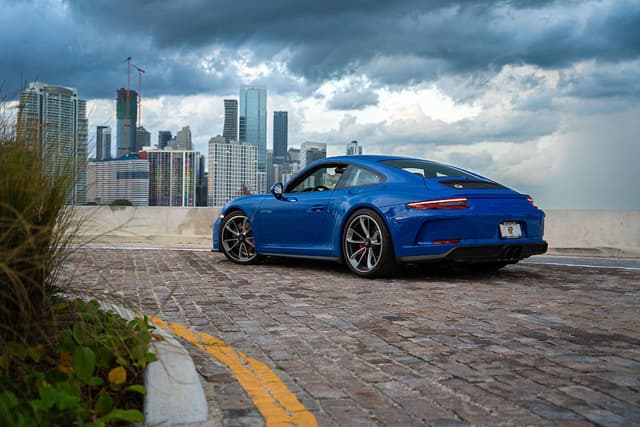 2018 Porsche 911 GT3 Touring in Exterior in Custom Color Non-Metallic — photo 4