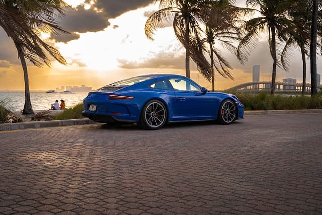 2018 Porsche 911 GT3 Touring in Exterior in Custom Color Non-Metallic — photo 5