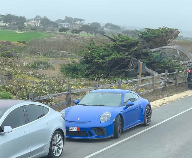2018 Porsche 911 GT3 Touring in Exterior in Custom Color Non-Metallic — photo 9