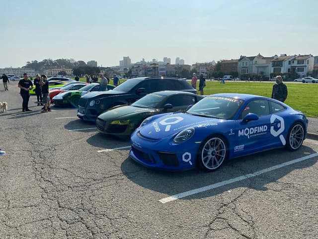 2018 Porsche 911 GT3 Touring in Exterior in Custom Color Non-Metallic — photo 17