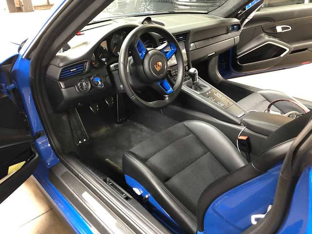 2018 Porsche 911 GT3 Touring in Exterior in Custom Color Non-Metallic — photo 31