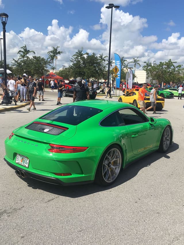 2018 Porsche 911 GT3 Touring in Exterior in Custom Color Non-Metallic — photo 4