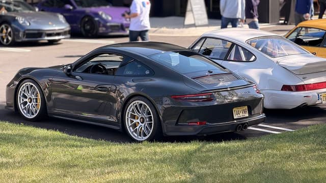 2018 Porsche 911 GT3 Touring in Exterior in Custom Color Non-Metallic — photo 2