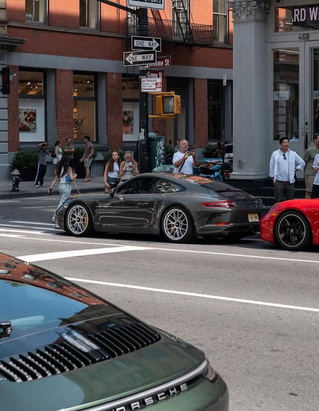 2018 Porsche 911 GT3 Touring in Exterior in Custom Color Non-Metallic — photo 4