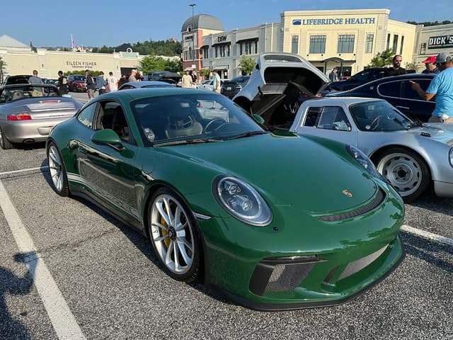 2018 Porsche 911 GT3 Touring in Exterior in Custom Color Non-Metallic — photo 3