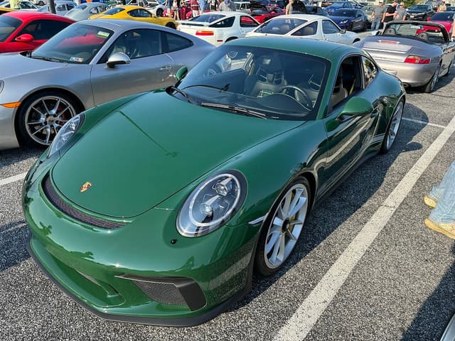 2018 Porsche 911 GT3 Touring in Exterior in Custom Color Non-Metallic — photo 4