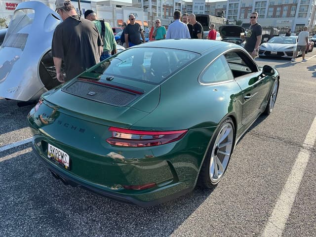 2018 Porsche 911 GT3 Touring in Exterior in Custom Color Non-Metallic — photo 8