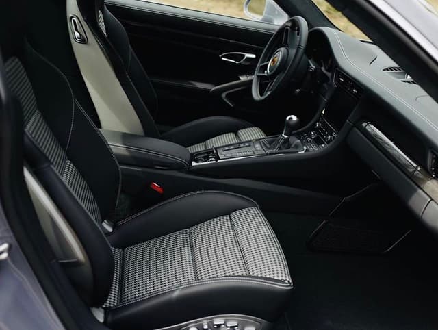 2019 Porsche 911 GT3 Touring in Unknown — photo 2