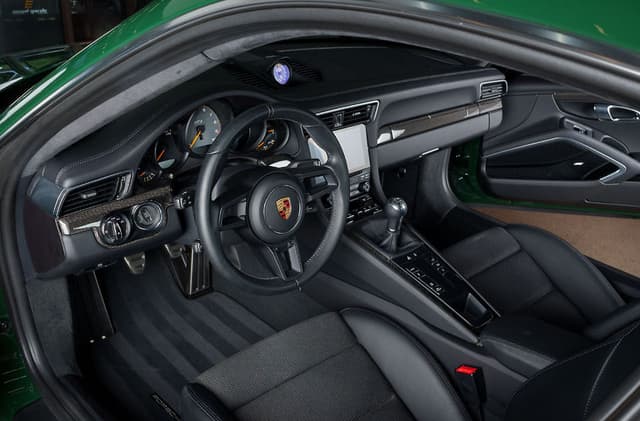 2018 Porsche 911 GT3 Touring in Exterior in Custom Color Non-Metallic — photo 5