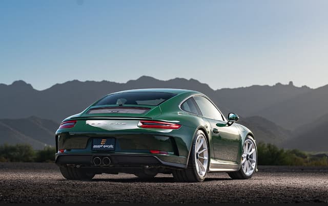2018 Porsche 911 GT3 Touring in Exterior in Custom Color Non-Metallic — photo 6