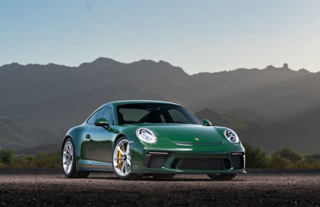 2018 Porsche 911 GT3 Touring in Exterior in Custom Color Non-Metallic — photo 7