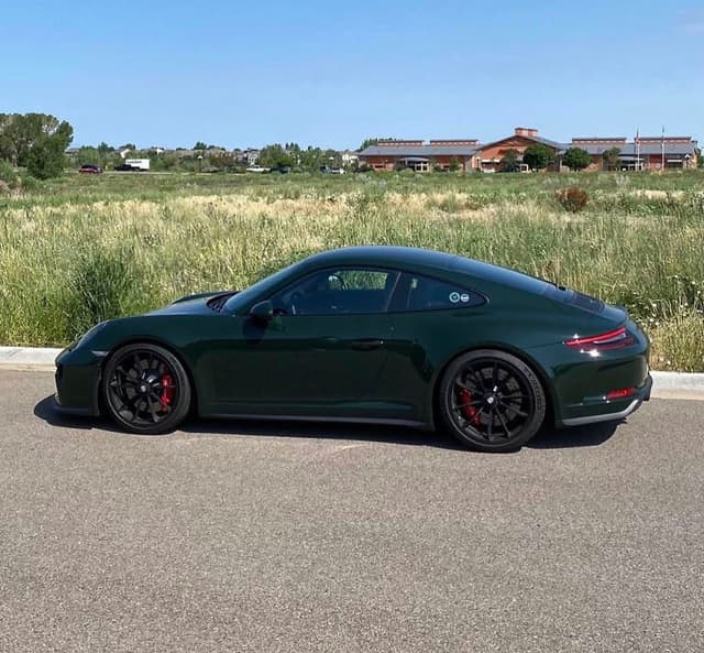 2018 Porsche 911 GT3 Touring in Exterior in Custom Color Non-Metallic — photo 5