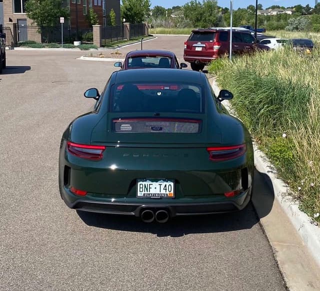 2018 Porsche 911 GT3 Touring in Exterior in Custom Color Non-Metallic — photo 6