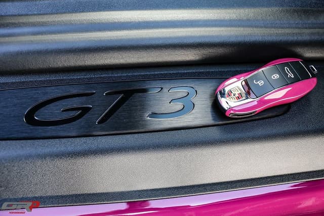 2018 Porsche 911 GT3 Touring in Exterior in Custom Color Non-Metallic — photo 3