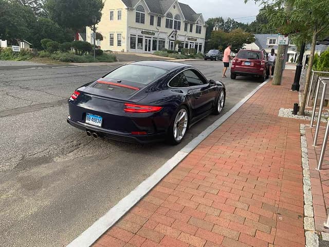 2018 Porsche 911 GT3 Touring in Exterior in Custom Color Non-Metallic — photo 5