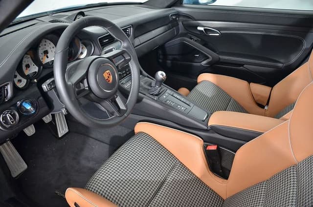2018 Porsche 911 GT3 Touring in Exterior in Custom Color Non-Metallic — photo 2