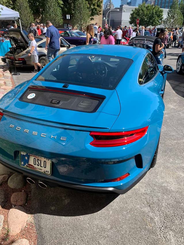 2018 Porsche 911 GT3 Touring in Exterior in Custom Color Non-Metallic — photo 5