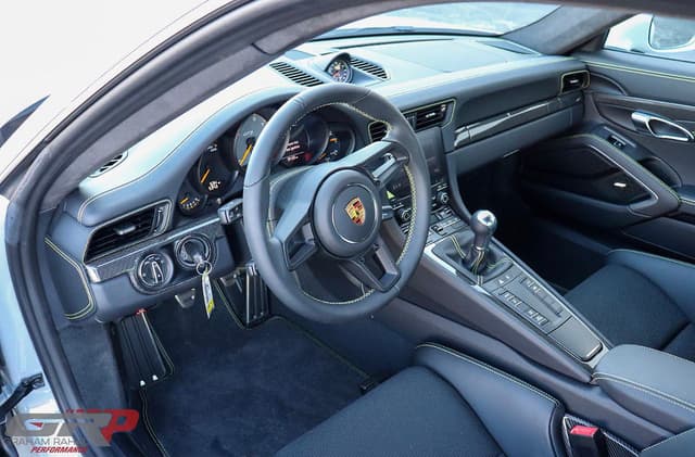 2018 Porsche 911 GT3 Touring in Exterior in Custom Color Non-Metallic — photo 5