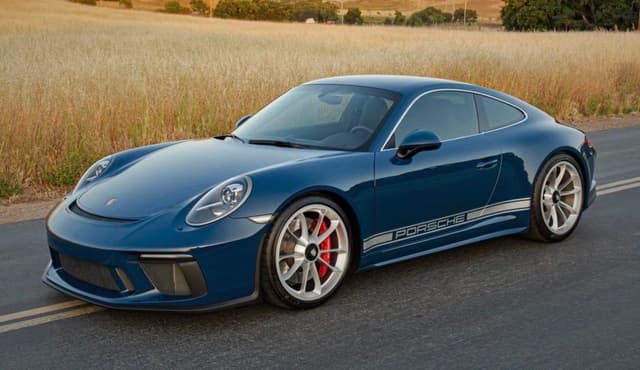 2018 Porsche 911 GT3 Touring in Exterior in Custom Color Non-Metallic — photo 3