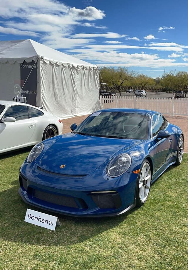 2018 Porsche 911 GT3 Touring in Exterior in Custom Color Non-Metallic — photo 4