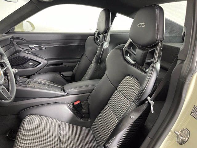 2018 Porsche 911 GT3 Touring in Exterior in Custom Color Metallic — photo 2