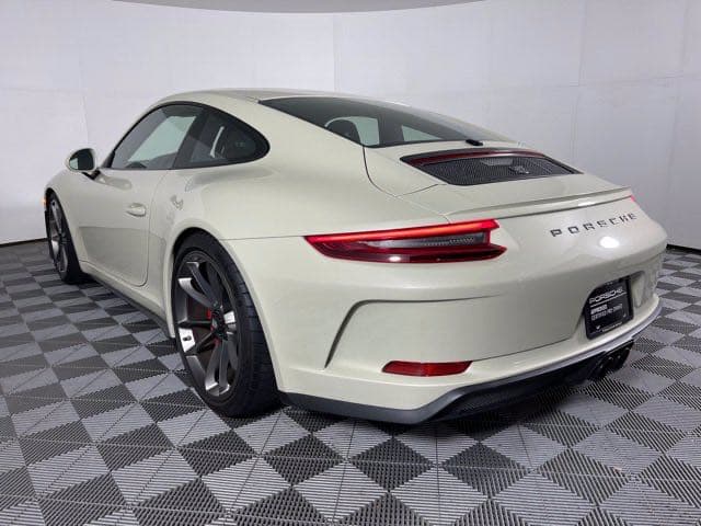 2018 Porsche 911 GT3 Touring in Exterior in Custom Color Metallic — photo 4