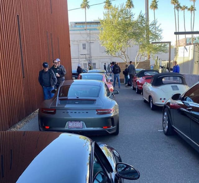 2018 Porsche 911 GT3 Touring in Exterior in Custom Color Metallic — photo 5