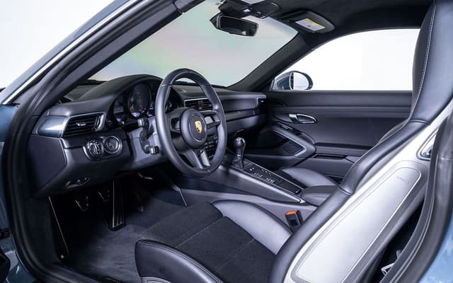 2018 Porsche 911 GT3 Touring in Exterior in Custom Color Metallic — photo 5