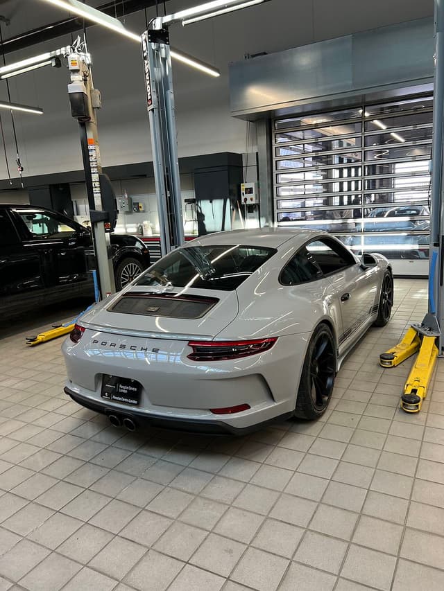 2018 Porsche 911 GT3 Touring in Chalk — photo 8